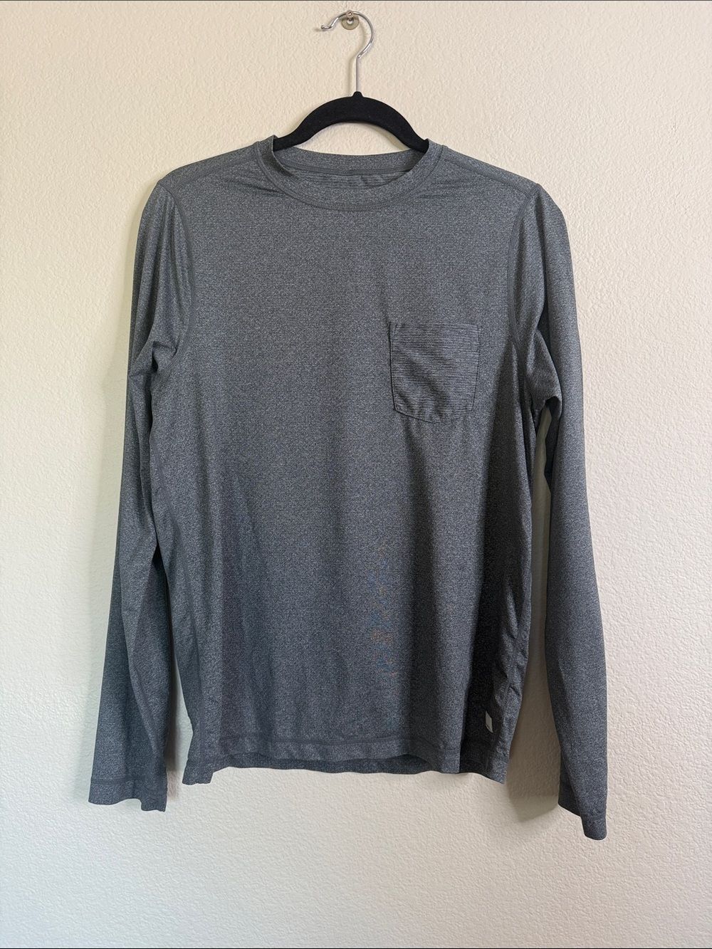 Vuori tradewind long sleeve shirt men’s grey EUC